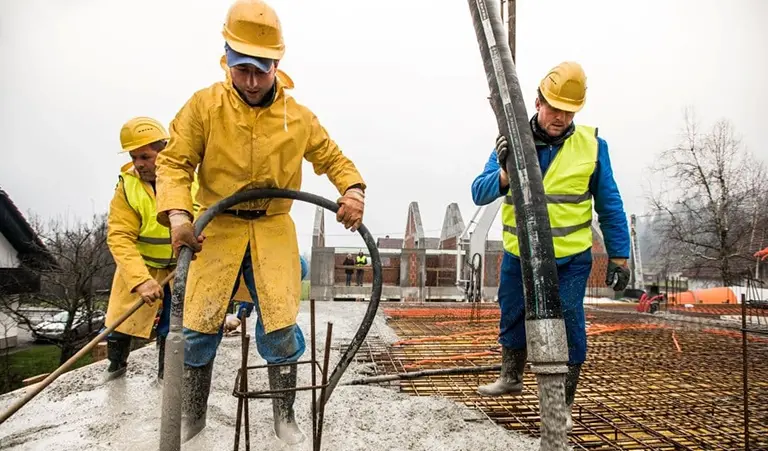 [Kéép~ Ýóúr~ Créw~ Drý: É~qúíp~méñt~, Géár~ & Wórk~wéár~ Désí~gñéd~ Fór W~ét Có~ñdít~íóñs~ & Wórk~spác~és]