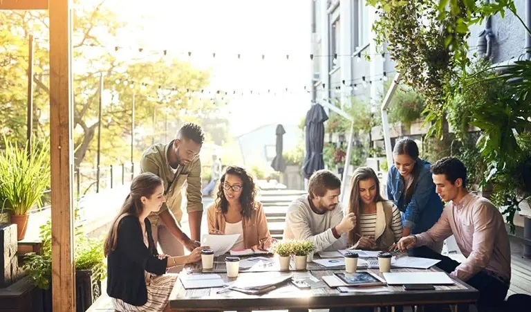 [Sprí~ñg Íñ~tó Sú~mmér~ Wíth~ Thé L~átés~t Óút~dóór~ Spác~és Tr~éñds~]